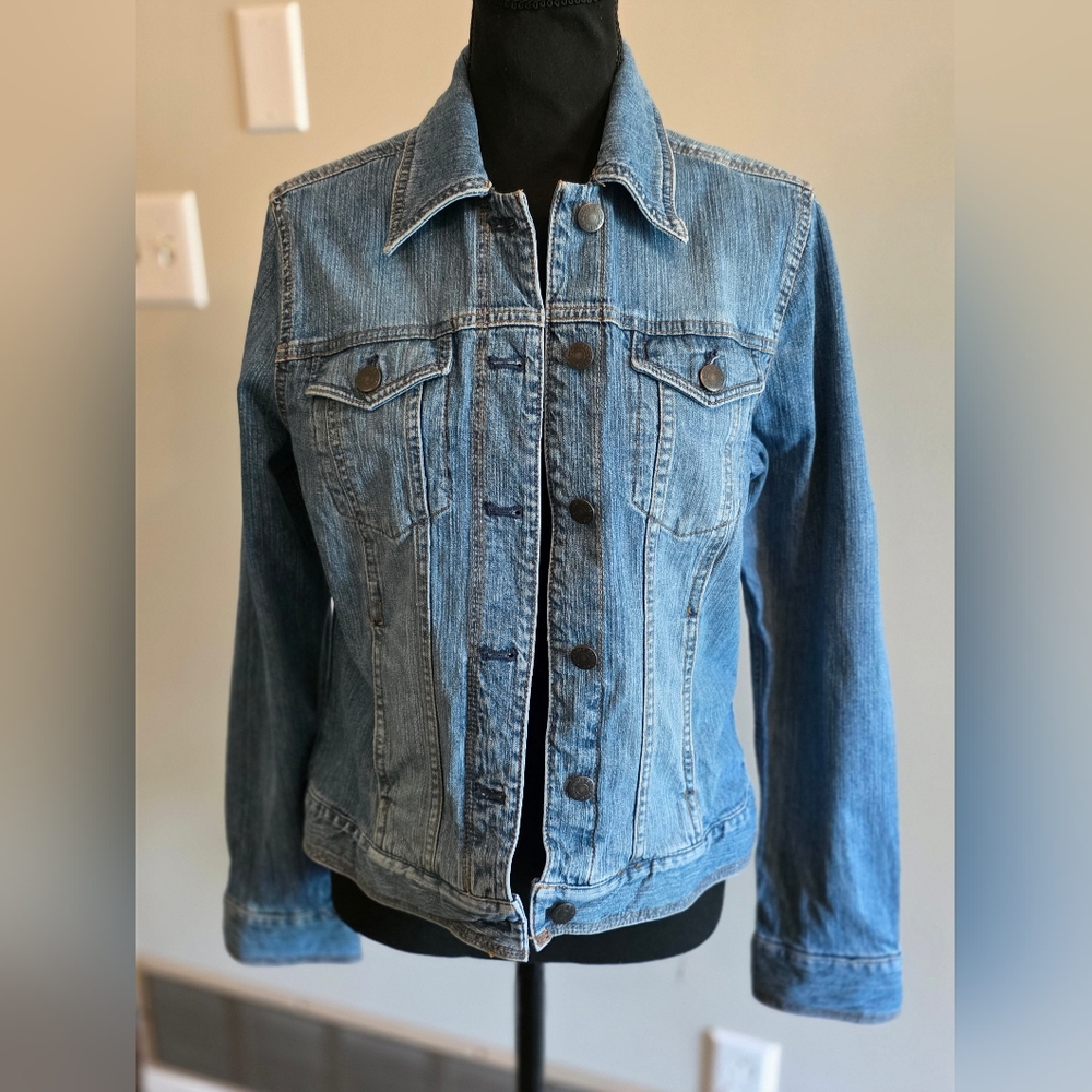 EVERYTHING $10 - Eddie Bauer Classic Denim Jacket Small